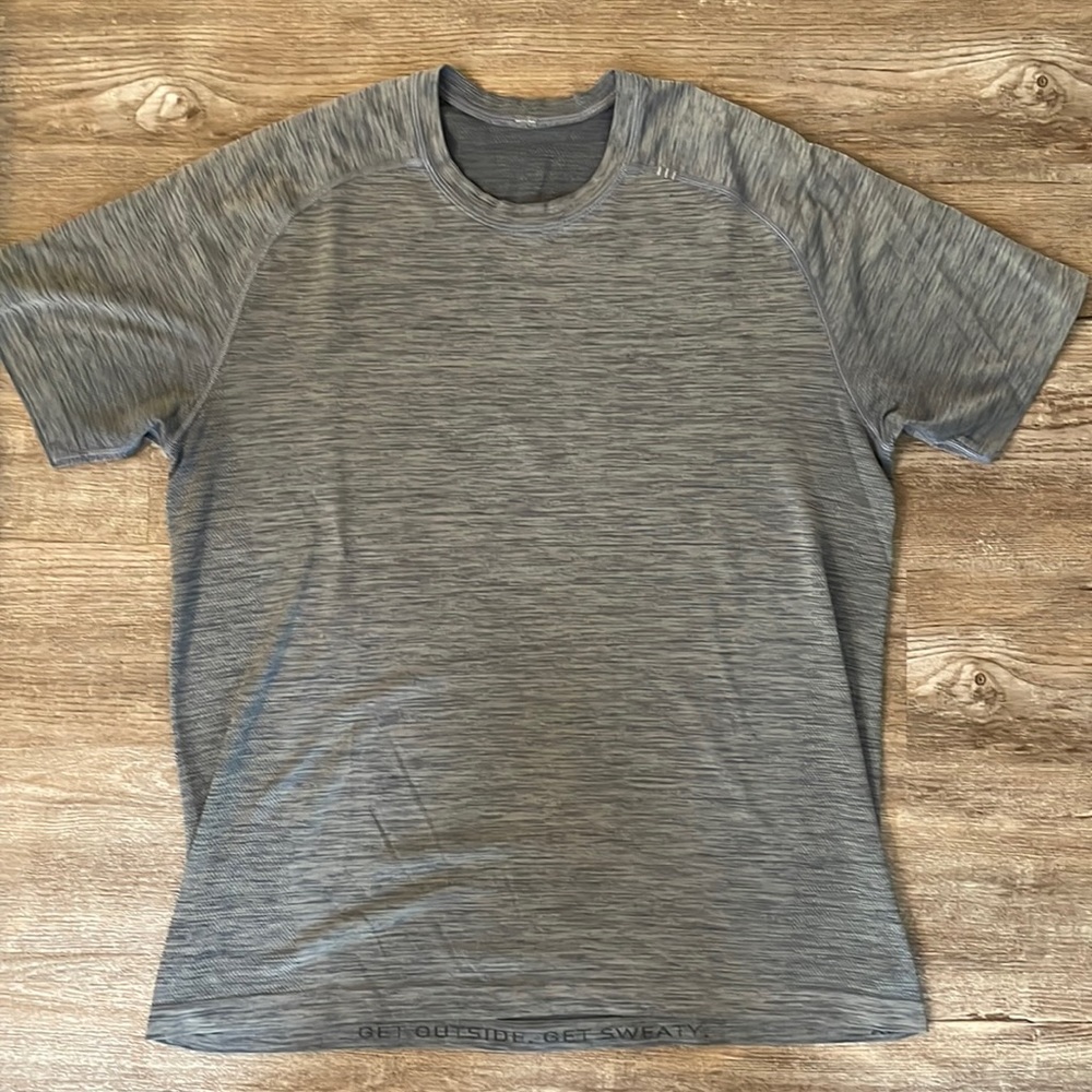 Mens Lululemon XL metal vent t-shirt no smoke, no tag, lightly worn.